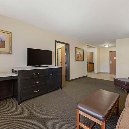 Best Western Plus Country Inn & Suites Dodge City Exteriör bild