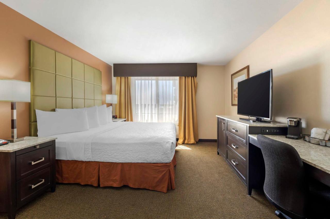 Best Western Plus Country Inn & Suites Dodge City Exteriör bild