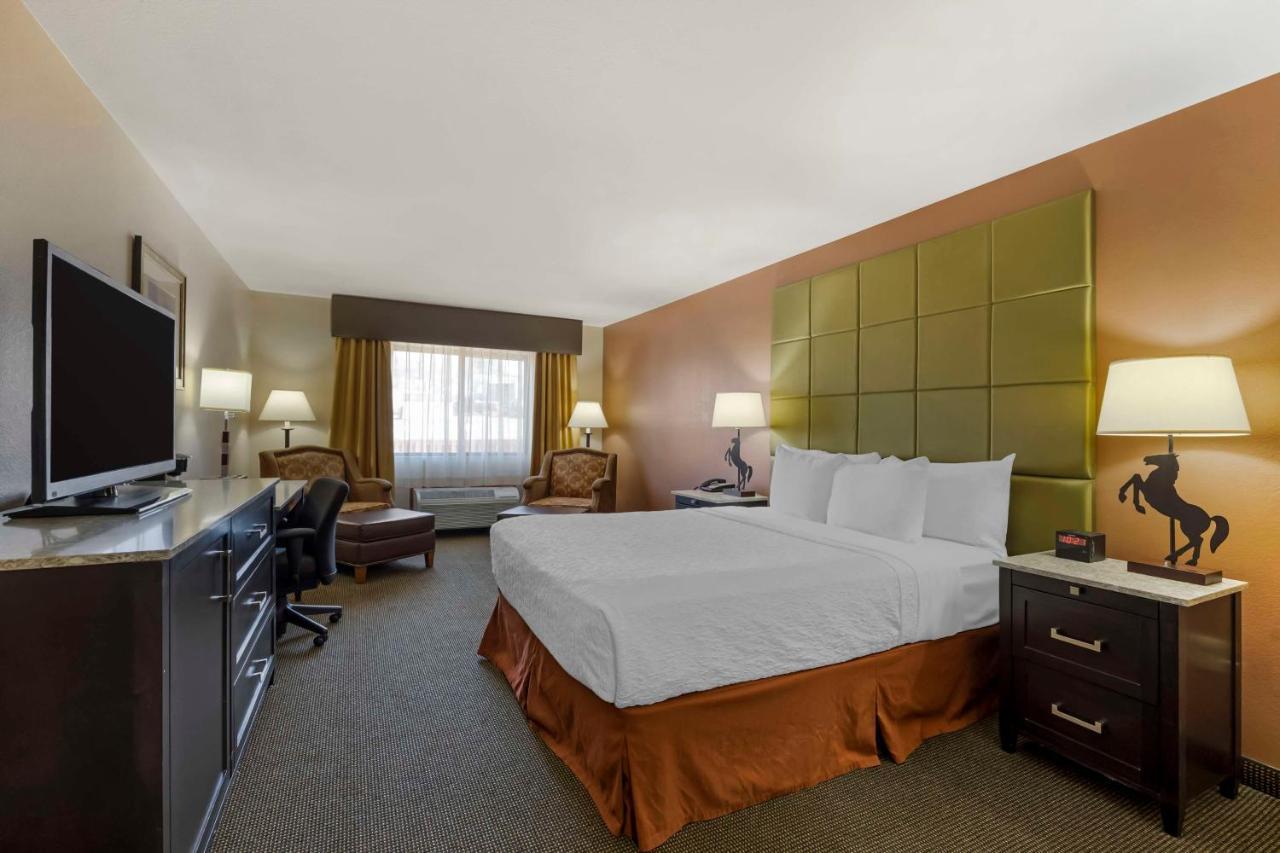 Best Western Plus Country Inn & Suites Dodge City Exteriör bild