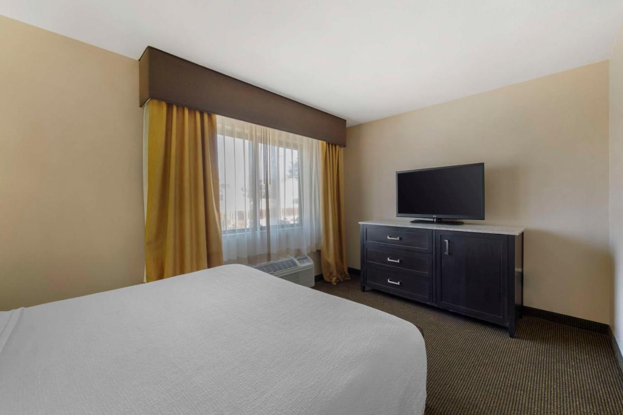 Best Western Plus Country Inn & Suites Dodge City Exteriör bild