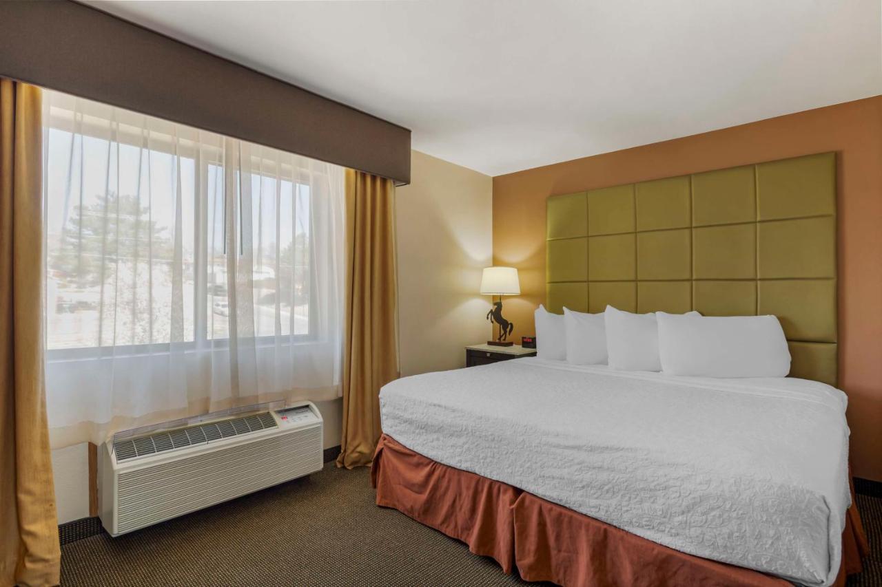 Best Western Plus Country Inn & Suites Dodge City Exteriör bild