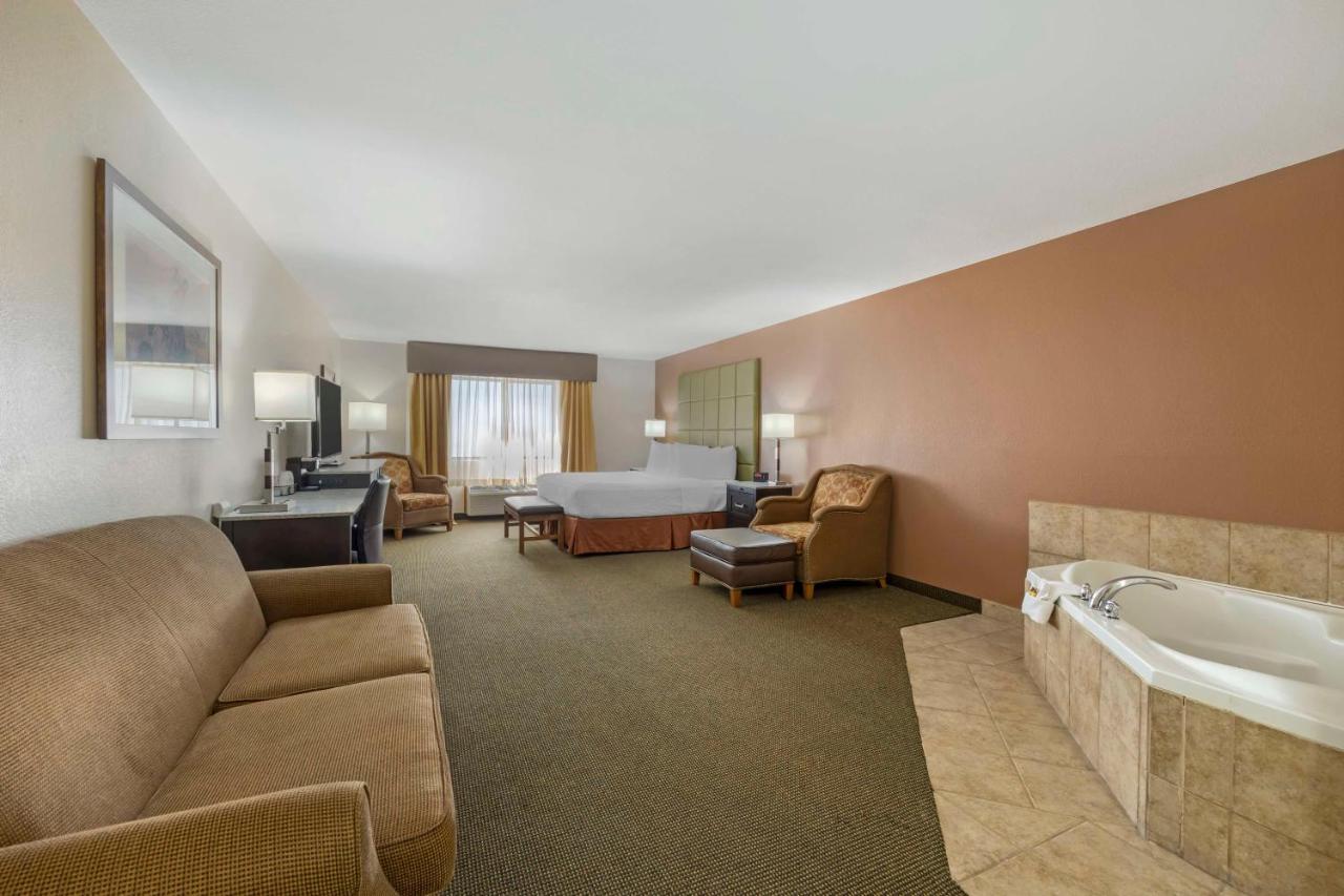 Best Western Plus Country Inn & Suites Dodge City Exteriör bild