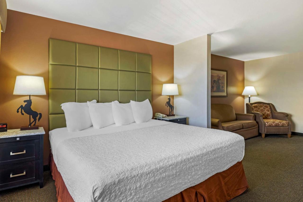 Best Western Plus Country Inn & Suites Dodge City Exteriör bild