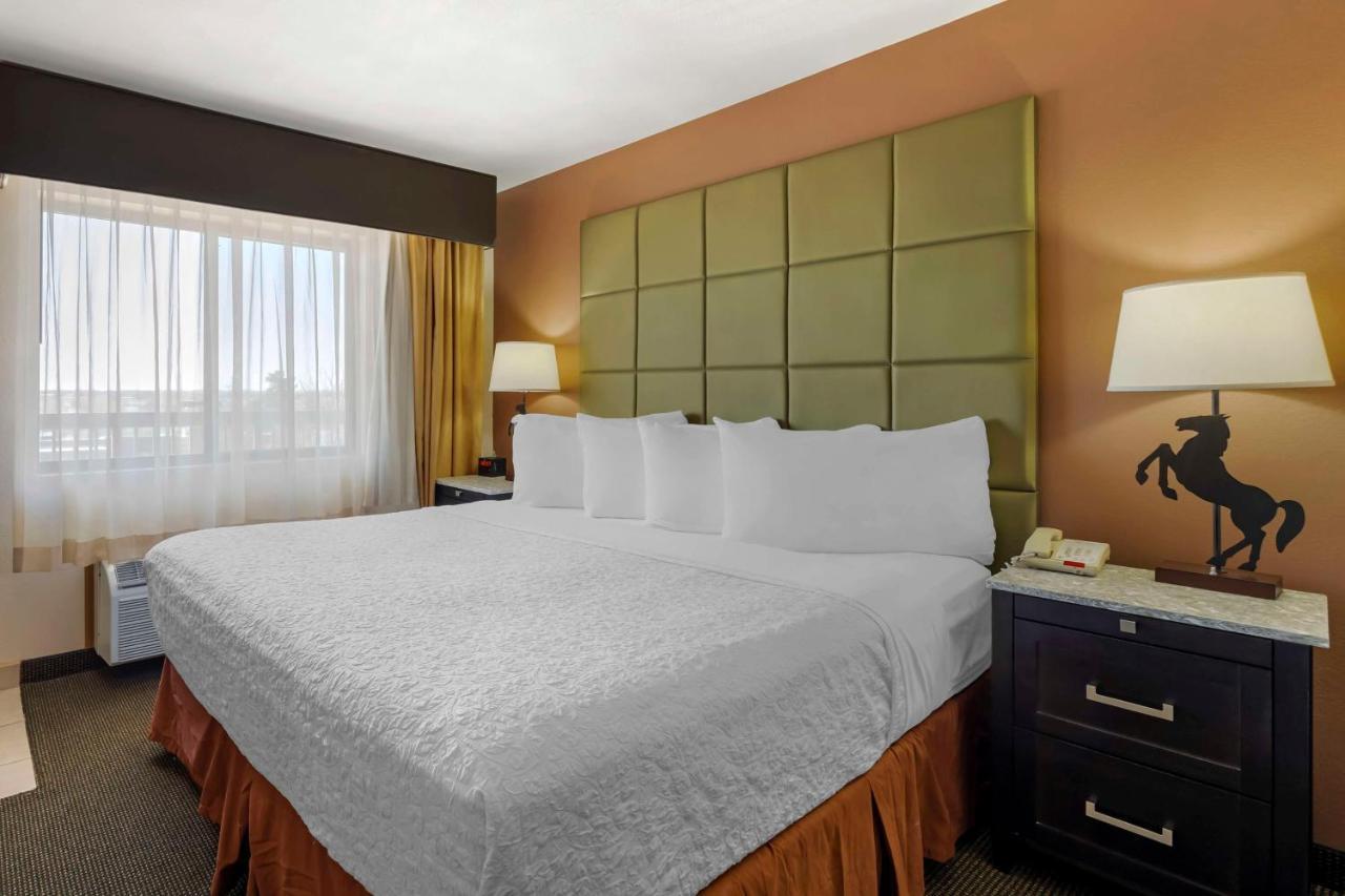 Best Western Plus Country Inn & Suites Dodge City Exteriör bild