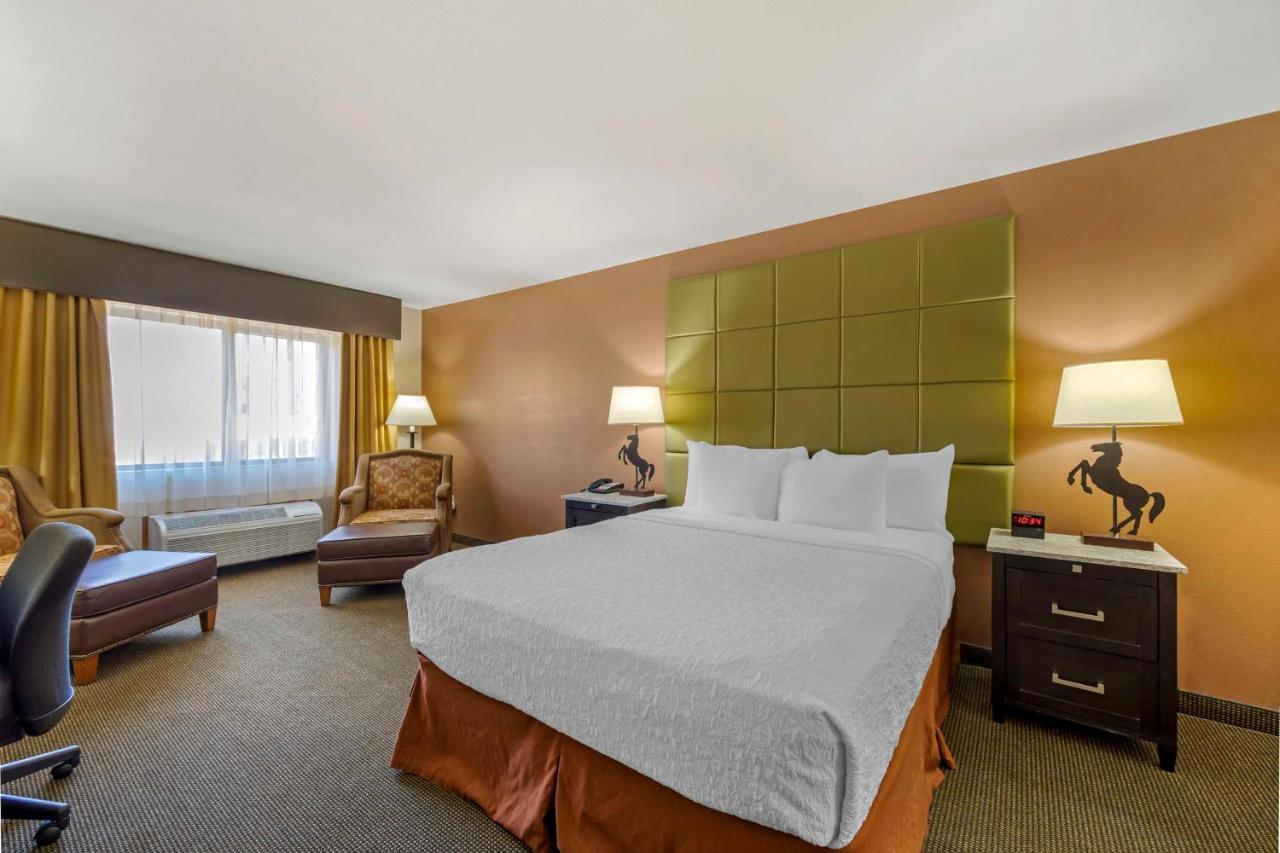 Best Western Plus Country Inn & Suites Dodge City Exteriör bild