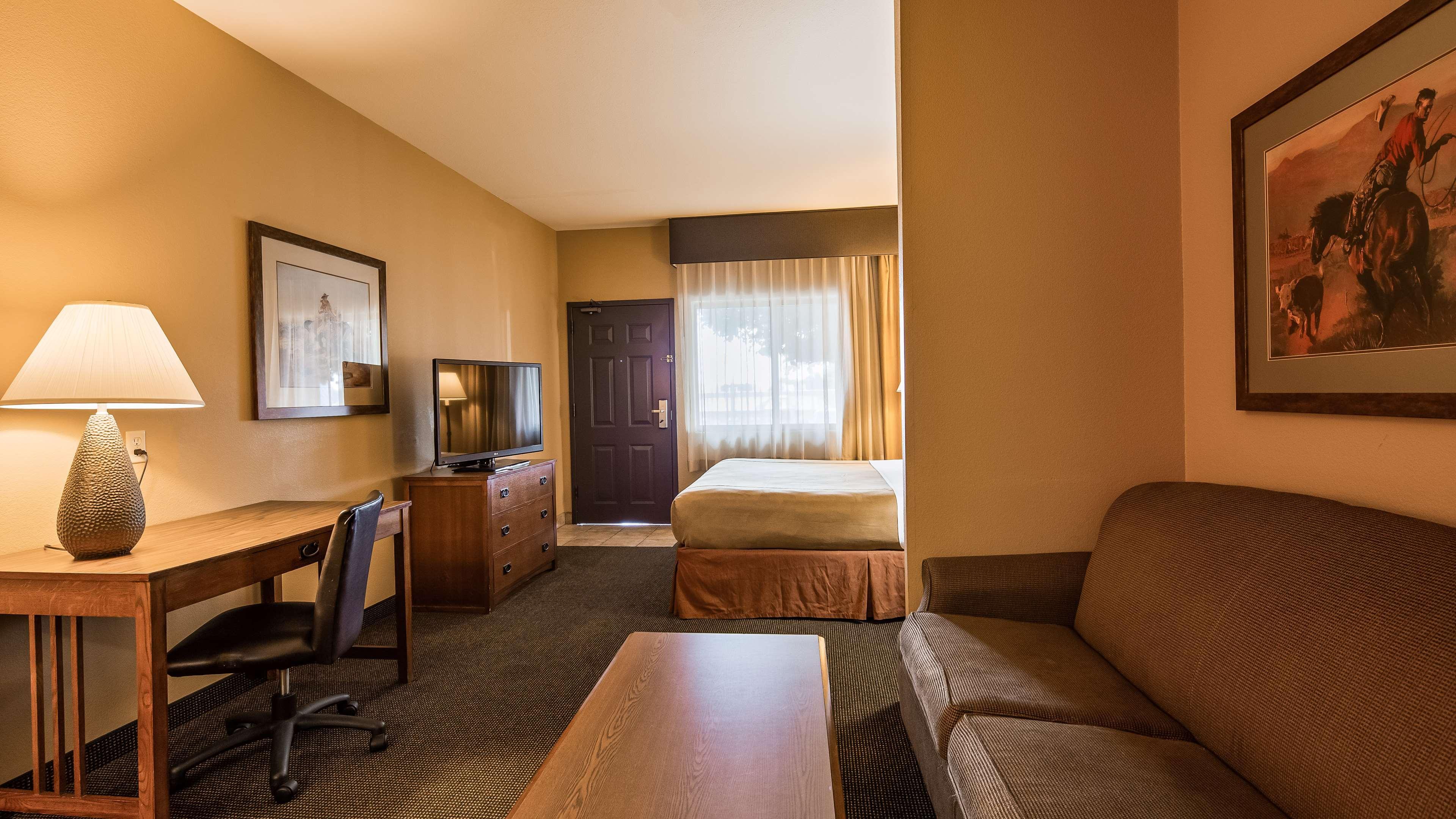 Best Western Plus Country Inn & Suites Dodge City Exteriör bild